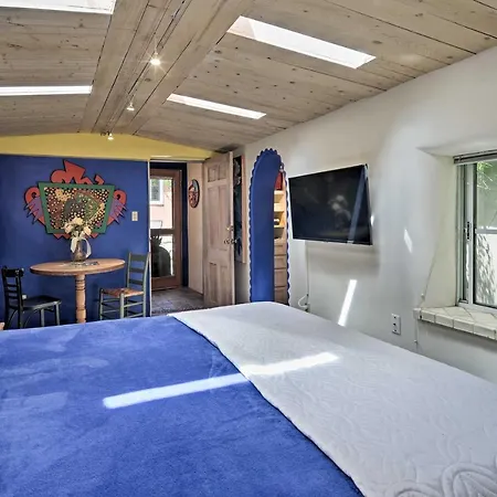 Charming Casita - Near Plaza! Apartment
