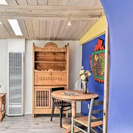 Charming Casita - Near Plaza! Apartment