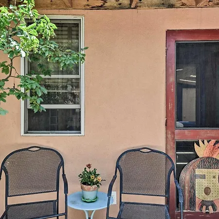 Charming Casita - Near Plaza!